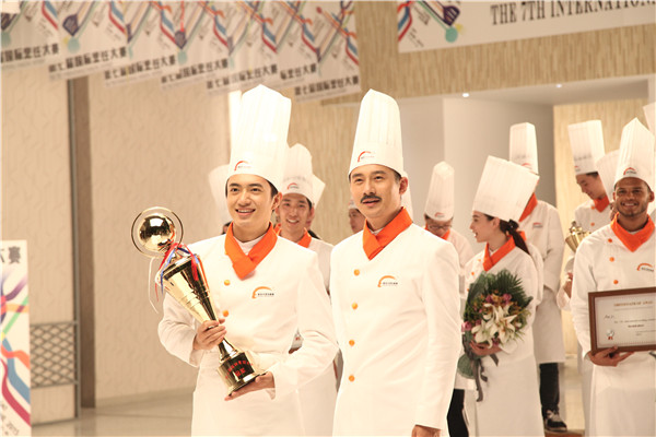 新东方烹饪学校和蓝翔哪个好啊?