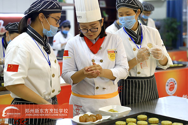 西点老师认真教我们