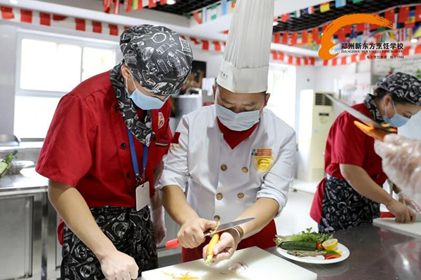 中餐厨师PK西餐厨师哪个前景好?