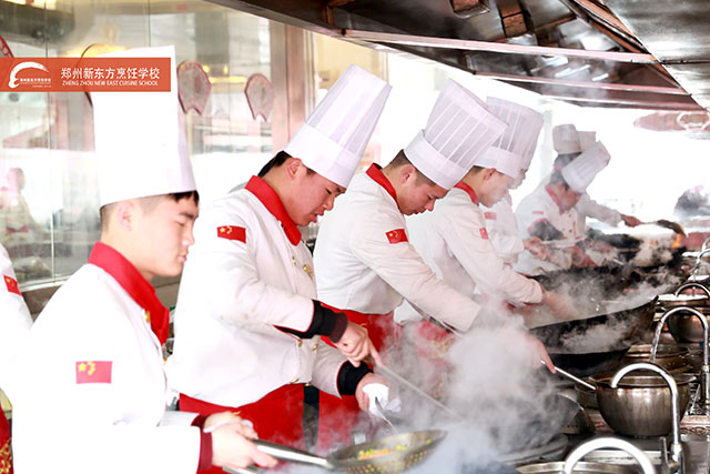 郑州新东方小厨师正在实操