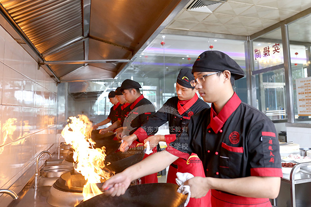 新东方烹饪学校学厨师学费