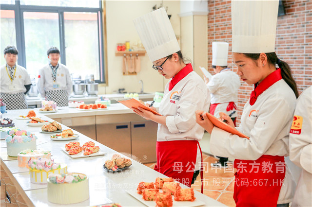 郑州新东方学生上课场景 (9).JPG