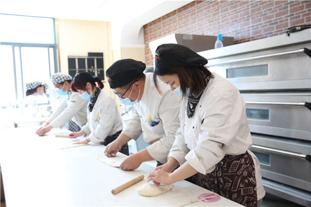 郑州新东方学生 (1).JPG