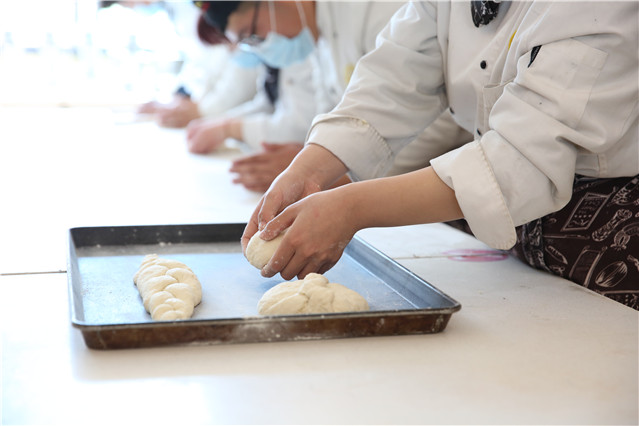 郑州新东方学生 (6).JPG