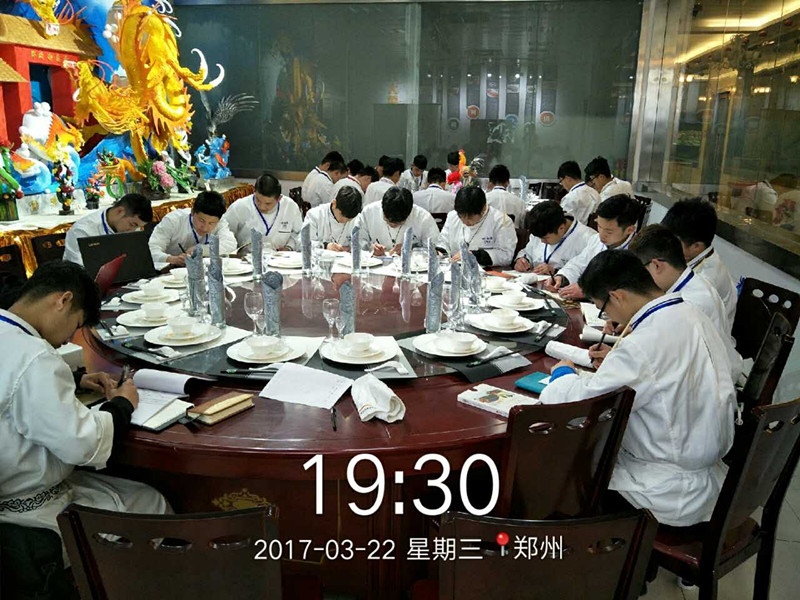 晚自习1.jpg