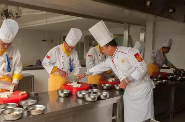 �¶�����⿣�������������&ldquo;�������ְҵ����Ʒ��&rdquo;