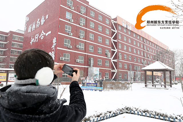 ֣���¶������ѧУѩ������