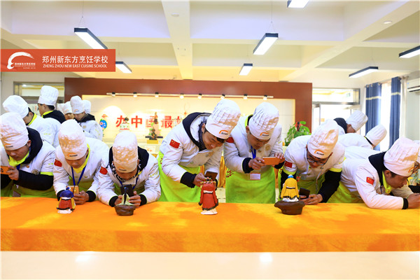 郑州新东方面塑作品展