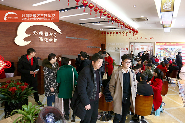 ֣���¶�������ѧ��ʦ�𱬳���