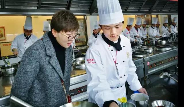 ���Ӽ��߲ɷ�����ʵѵ�е�������ͬѧ