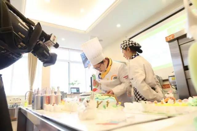 ���Ӿ�ͷ�µĿ��ý�ѧ