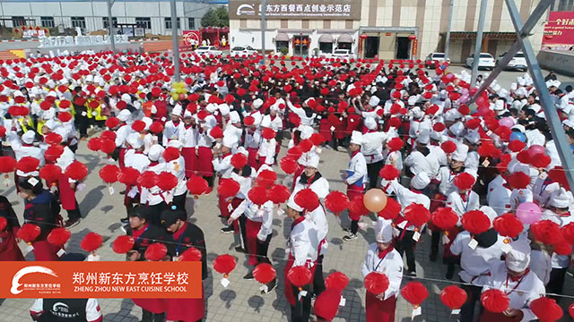 ֣���¶���Ԫ���ھٰ�µ��ջ