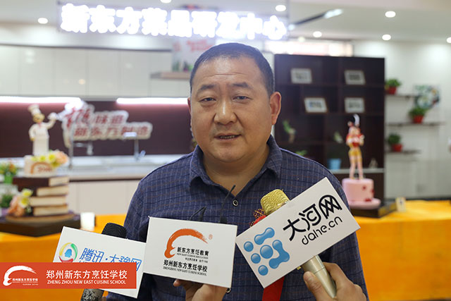 媒体采访校长薛军