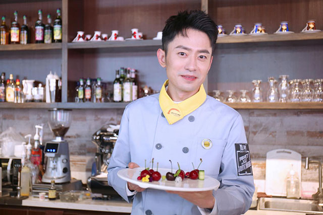 田树与老师合影留念