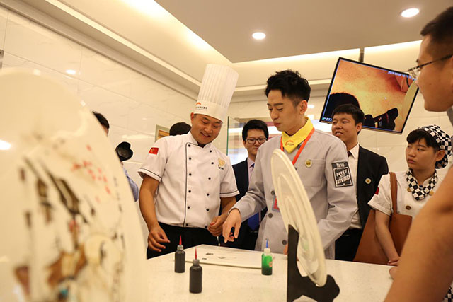 田树欣赏果酱画作品