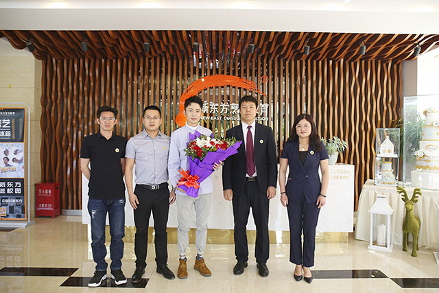 欢迎田树来到新东方烹饪学校