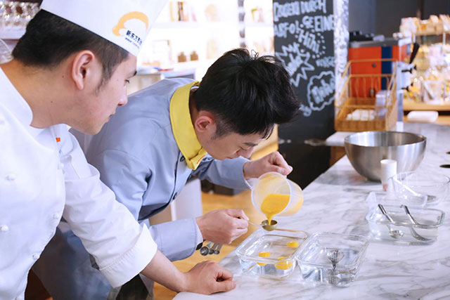 一个生鸡蛋制作过程