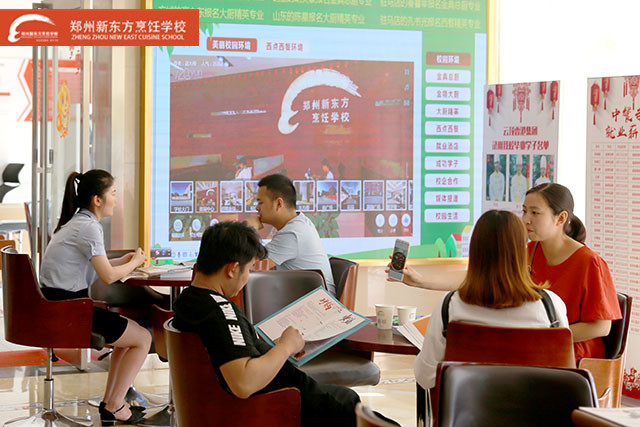 参加研学之旅的美食爱好者