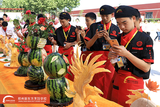 ֣���¶������չ