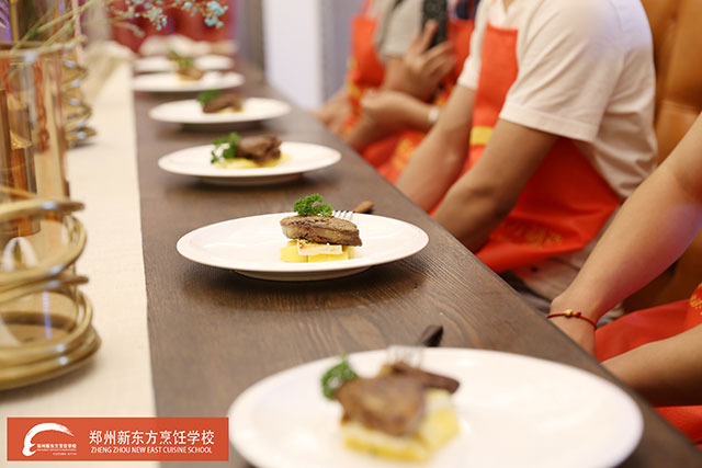 ֣���¶�����ѧ��ֳ�