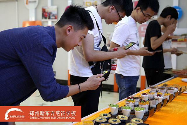 ֣���¶�����ѧ��ֳ�