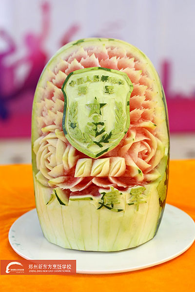 ֣���¶�����������Ʒչ