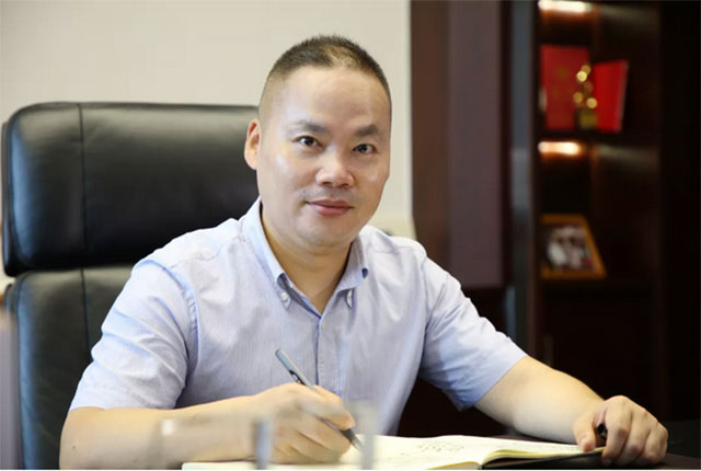 ▲工作中的许总