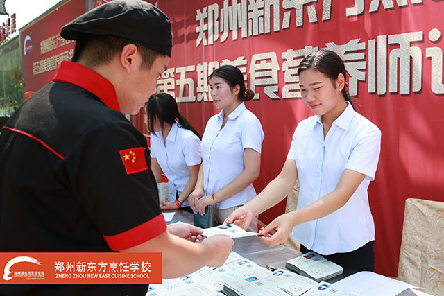 ֣���¶������ѧУӪ��ʦ֤�䷢����