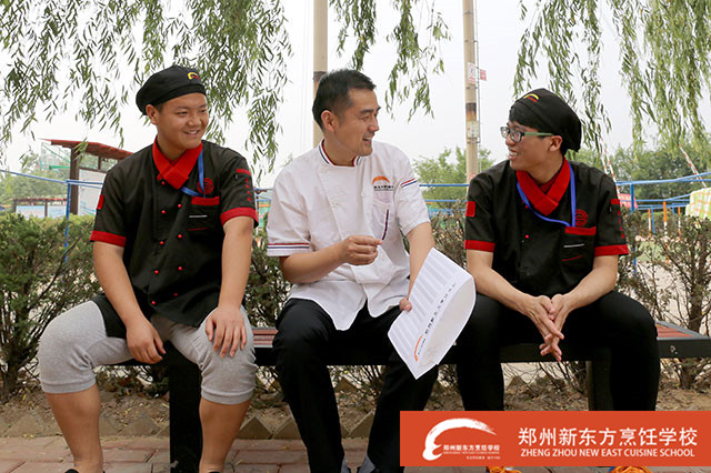 ˫ʮһ֣���¶���ѧ��ʦͶ���Լ�