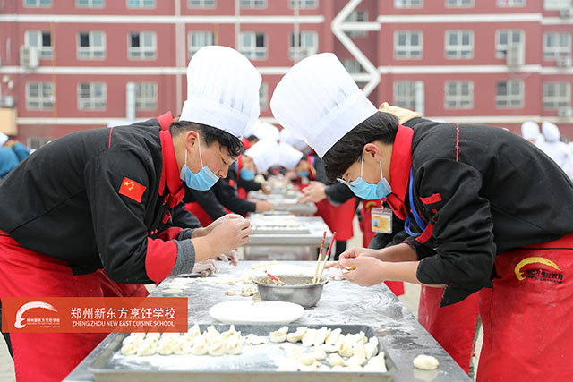 郑州新东方冬至包饺子