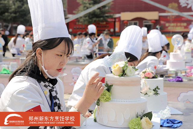 4郑州新东方西点裱花大赛现场.jpg