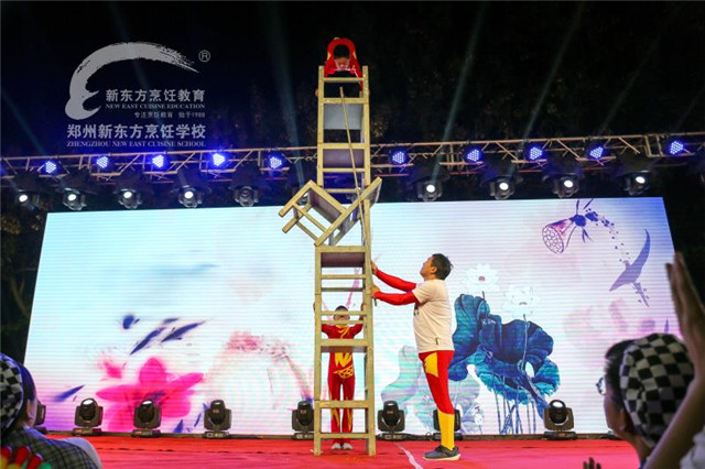 杂技椅子登天.jpg