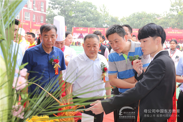 ѧ��Ϊ���ܲ��ŵ�λ���쵼��У���Լ����α���˵