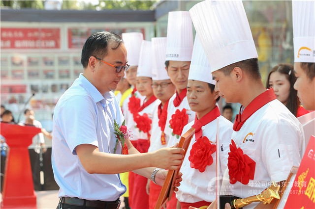 郑州新东方烹饪大赛闭幕式 (24).JPG