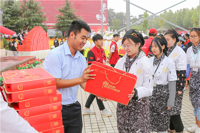 郑州新东方中秋节活动 (1).JPG