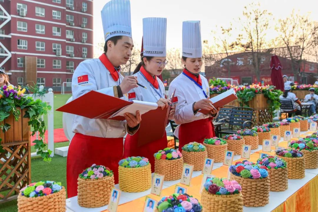 ��֣���¶������ѧУѧ��ʦ��ô����