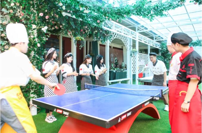 学子打乒乓球.jpg